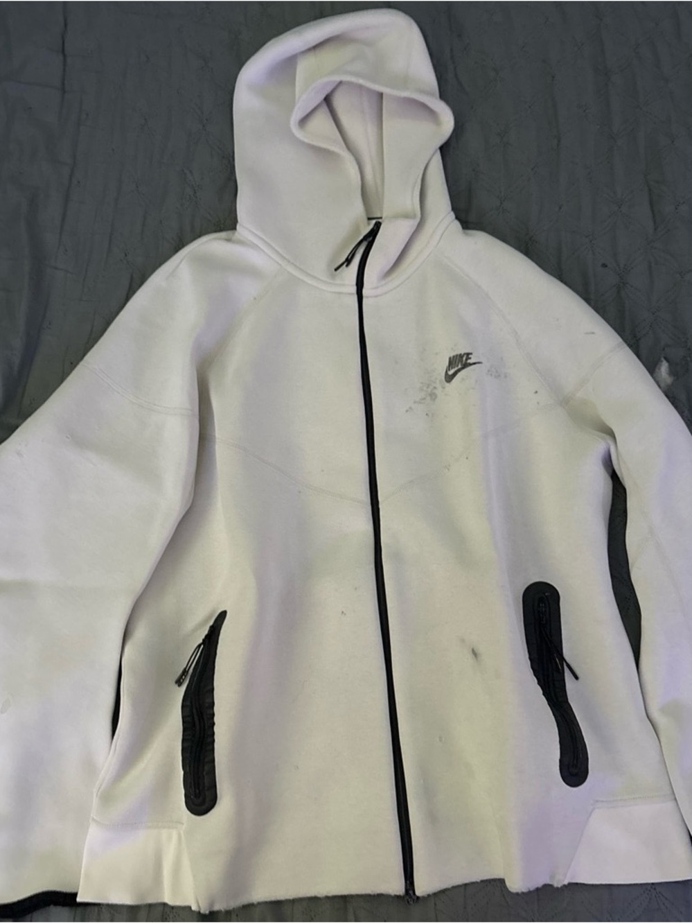 Nike Men’s White Full-Zip Hooded Performance Jacket with Black Accents